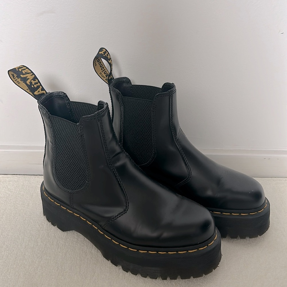 Dr. Marten Boots: 2976 SMOOTH LEATHER PLATFORM CHELSEA BOOTS